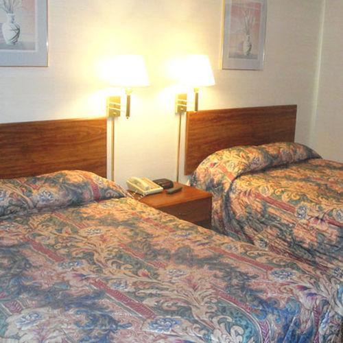 Budget Inn Ontario Ontario Center Room photo